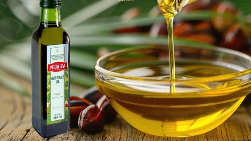 Dầu olive gi&uacute;p tăng hương vị m&oacute;n ăn tinh tế