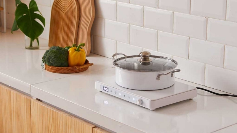 N&ecirc;n chọn bếp c&oacute; mặt k&iacute;nh chịu nhiệt, c&ocirc;ng suất lớn, đầy đủ t&iacute;nh năng an to&agrave;n v&agrave; bảo h&agrave;nh