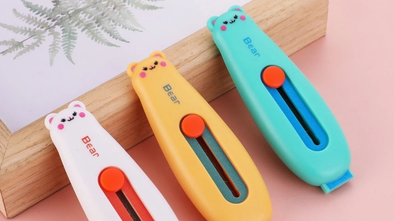 Dao rọc giấy c&oacute; lưỡi sắc b&eacute;n, cắt nhanh v&agrave; ch&iacute;nh x&aacute;c