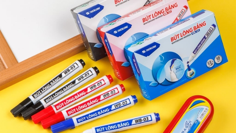 B&uacute;t l&ocirc;ng cứng c&oacute; mực ra đều, gi&uacute;p chữ viết sắc n&eacute;t v&agrave; dễ nh&igrave;n