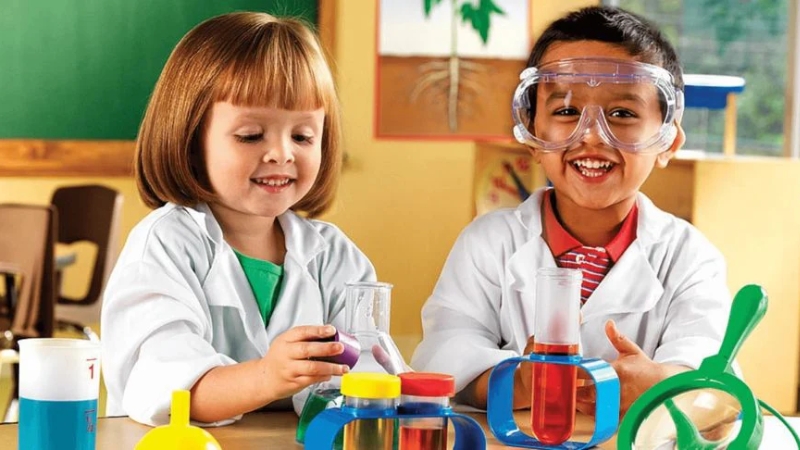 Gi&uacute;p trẻ tiếp cận kiến thức khoa học một c&aacute;ch trực quan