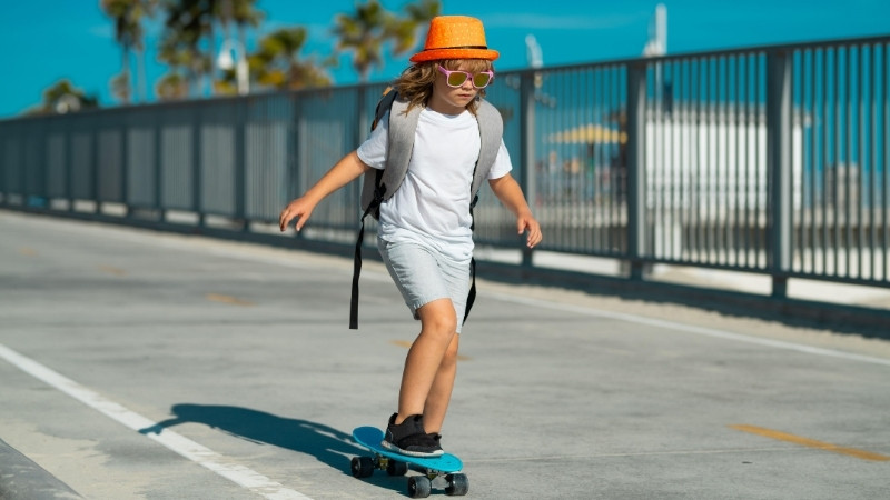 Mua v&aacute;n trượt, cầu trượt gi&uacute;p b&eacute; ph&aacute;t triển kỹ năng vận động