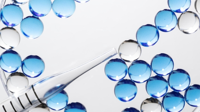 Hoạt chất vàng gồm Retinol, Caffeine, Peptides và Vitamin giúp tái tạo, săn chắc da chuyên sâu