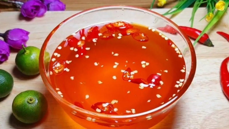 Nước mắm ch&iacute;nh h&atilde;ng chuẩn vị Việt cho bữa cơm gia đ&igrave;nh đậm đ&agrave;
