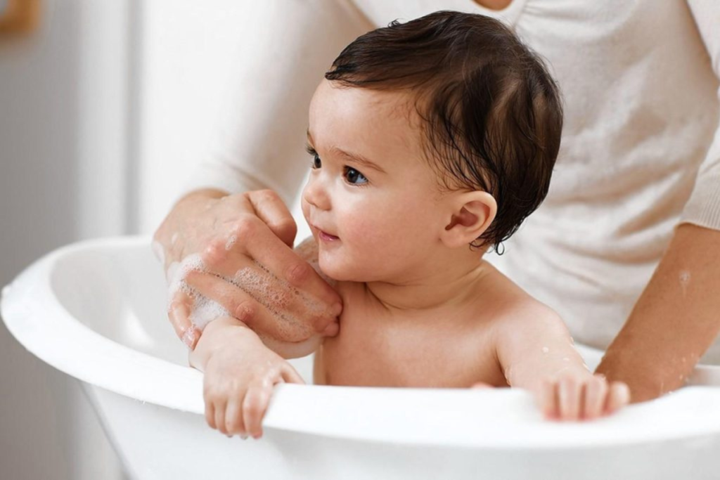 Có nên sử dụng sữa tắm cho bé hay không