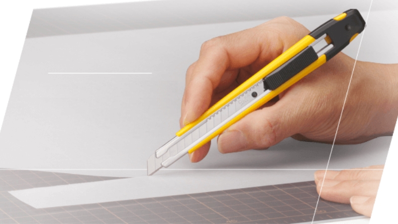 Dao rọc giấy c&oacute; kh&oacute;a an to&agrave;n, hạn chế trượt lưỡi khi sử dụng