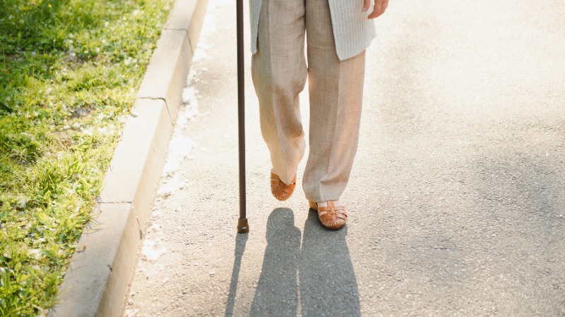 Gậy chống một chân cho người già nhẹ chắc chắn hỗ trợ giữ thăng bằng