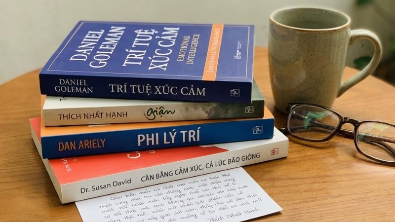 Nổi bật c&oacute; Th&iacute;ch Nhất Hạnh, Daniel Goleman c&ugrave;ng c&aacute;c s&aacute;ch EQ, ch&aacute;nh niệm kinh điển