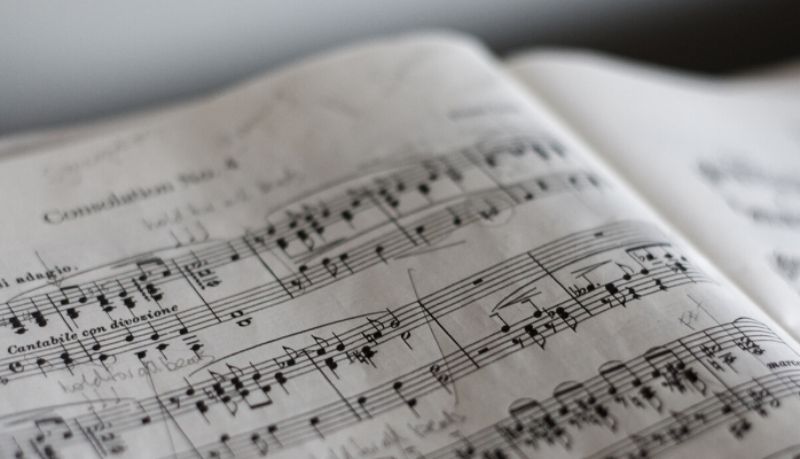 S&aacute;ch nhạc l&yacute; tại Tiki gồm nhạc l&yacute; căn bản, xướng &acirc;m, h&ograve;a &acirc;m, phối kh&iacute; v&agrave; nhạc l&yacute;