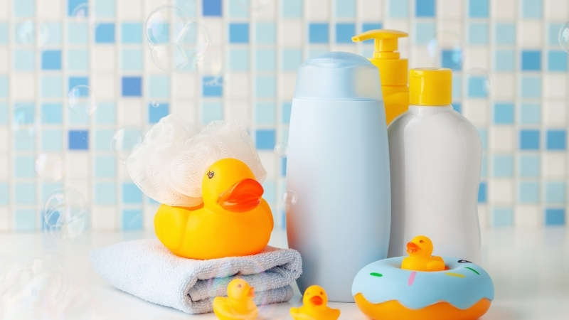 Chọn dầu gội cho bé cần 3 không, pH chuẩn 5.5, không cay mắt, thương hiệu uy tín