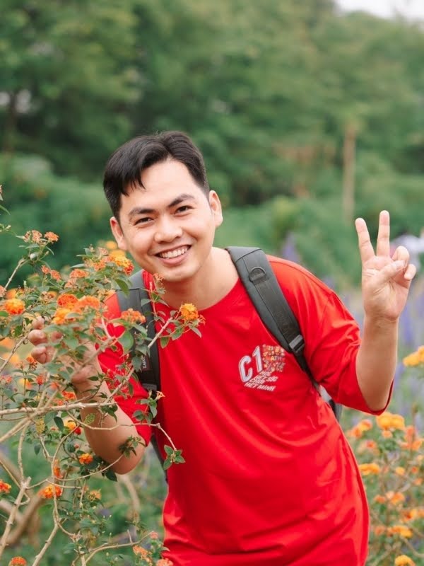 T&aacute;c giả V&otilde; Quốc B&aacute; Cẩn