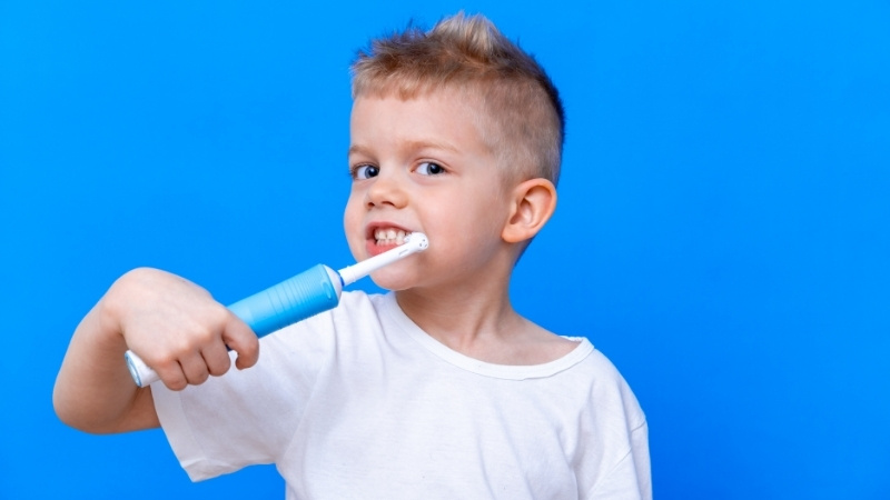 Chọn kem đ&aacute;nh răng cho b&eacute; theo độ tuổi, th&agrave;nh phần an to&agrave;n, Fluor ph&ugrave; hợp, vị dễ chịu, h&atilde;ng uy t&iacute;n