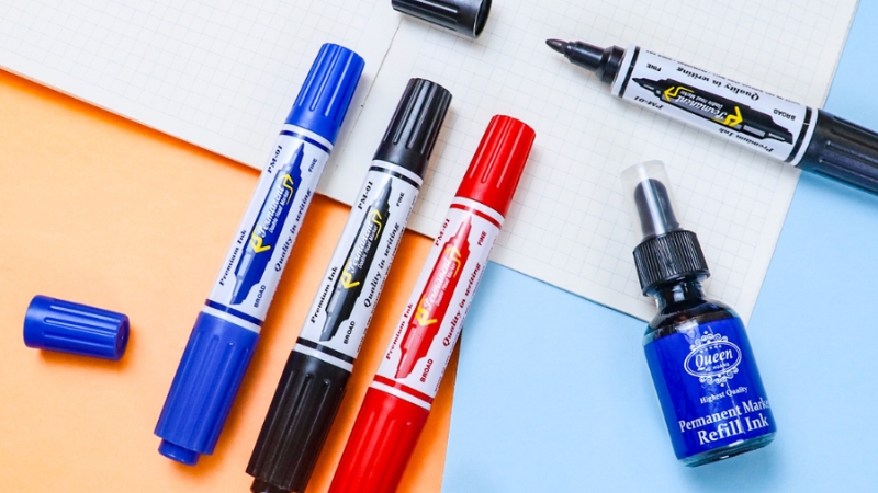 B&uacute;t l&ocirc;ng cứng dễ sử dụng, cầm chắc tay v&agrave; thoải m&aacute;i khi viết