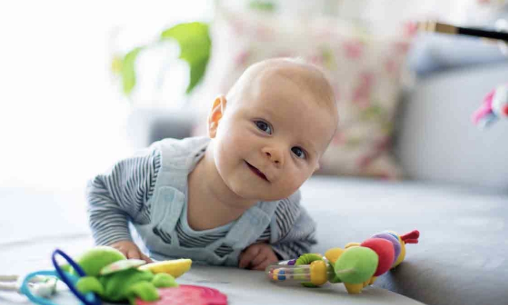 Chọn nhiều mẫu đồ chơi cho trẻ sơ sinh thông minh