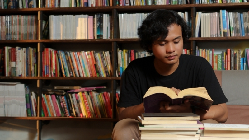 Nhà sách Tiki giúp bạn dễ dàng tìm đúng cuốn sách mình cần giữa kho tri thức phong phú