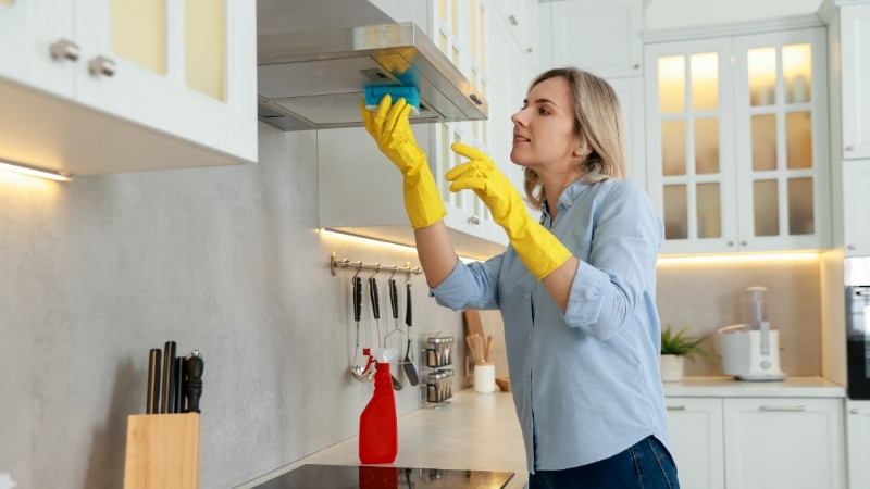 Vệ sinh lưới lọc, thay than hoạt t&iacute;nh định kỳ v&agrave; lau ch&ugrave;i th&acirc;n m&aacute;y để m&aacute;y lu&ocirc;n bền đẹp
