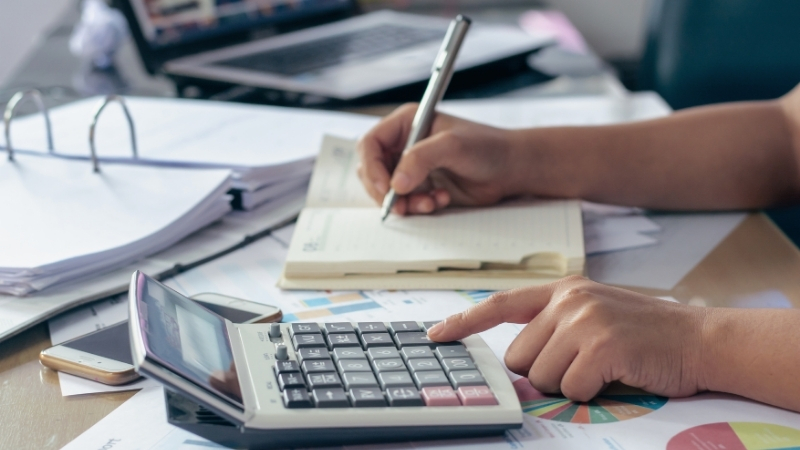 Chọn m&aacute;y t&iacute;nh m&agrave;n h&igrave;nh lớn v&agrave; ph&iacute;m bấm &ecirc;m gi&uacute;p tăng tốc độ xử l&yacute; số liệu kế to&aacute;n