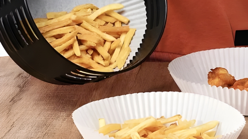 Giấy nến - giấy chống d&iacute;nh ph&ugrave; hợp cho l&agrave;m b&aacute;nh, nướng thịt v&agrave; nhiều m&oacute;n ăn kh&aacute;c