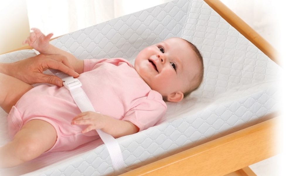 Là vật dụng thiết yếu hỗ trợ cha mẹ thay tã cho bé