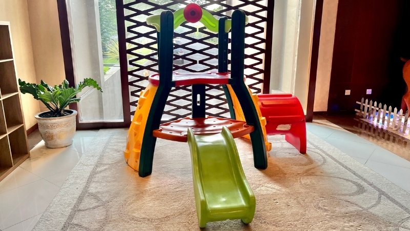 Chọn v&aacute;n trượt, cầu trượt theo chất liệu an to&agrave;n, thiết kế chắc chắn v&agrave; ph&ugrave; hợp độ tuổi b&eacute;