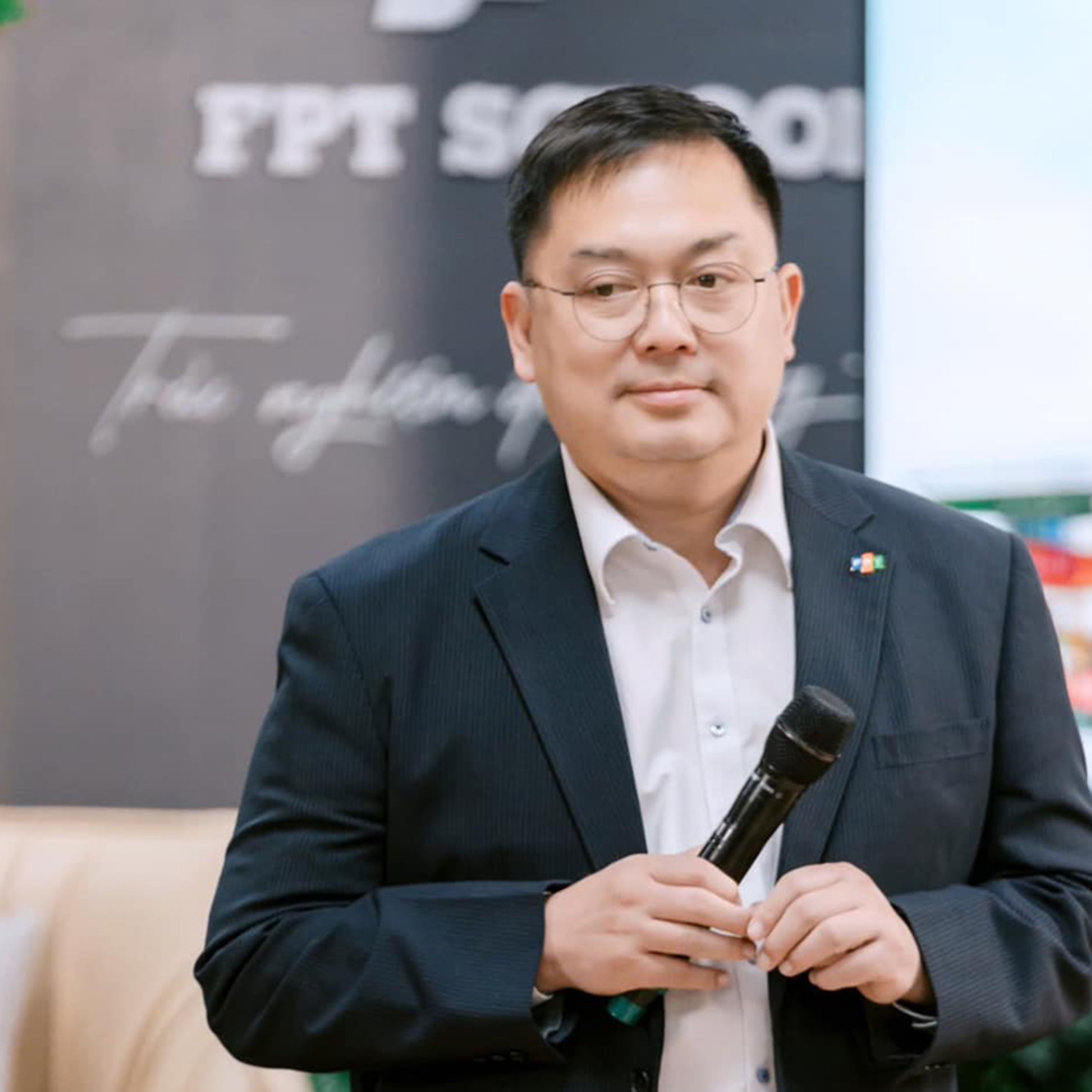 Hoàng Nam Tiến