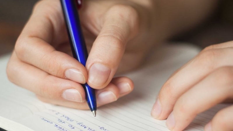 B&uacute;t nước ph&ugrave; hợp cho học sinh, sinh vi&ecirc;n v&agrave; d&acirc;n văn ph&ograve;ng