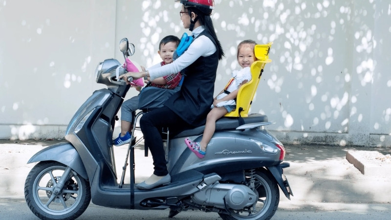 Ti&ecirc;u ch&iacute; chọn ghế xe m&aacute;y cho b&eacute; l&agrave; lắp vừa xe, đai an to&agrave;n chắc, đệm &ecirc;m v&agrave; đ&uacute;ng độ tuổi