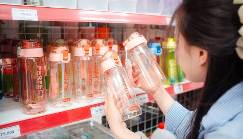 Các tiêu chí cần biết khi mua bình nước cho bé