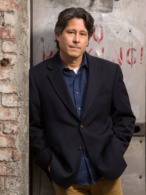 Ch&acirc;n dung Robert Dugoni