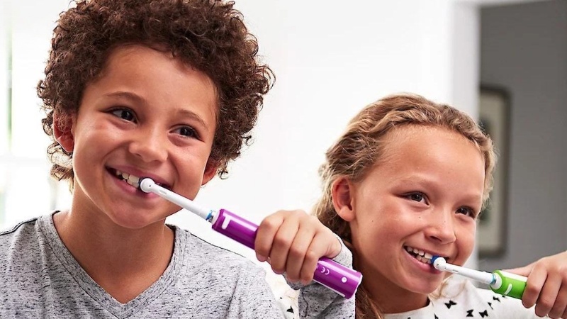 B&agrave;n chải điện th&ocirc;ng minh cho b&eacute; t&iacute;ch hợp hẹn giờ, đ&egrave;n v&agrave; nhạc vui gi&uacute;p r&egrave;n th&oacute;i quen đ&aacute;nh răng tự gi&aacute;c