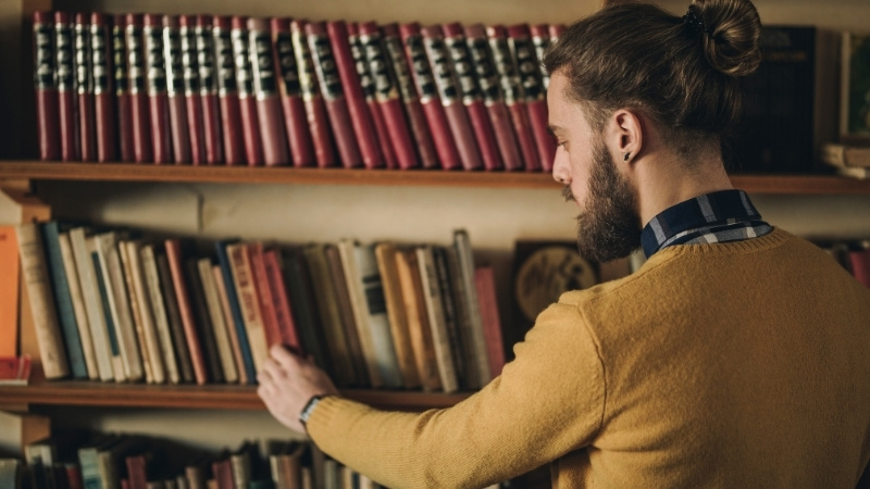 Chọn sách theo mục tiêu, trình độ, tác giả uy tín và bối cảnh áp dụng thực tế