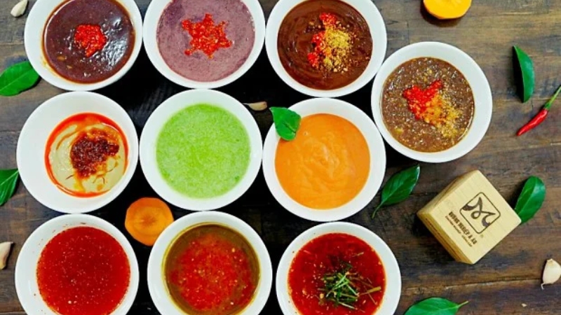 Sốt v&agrave; nước chấm đa dạng gi&uacute;p m&oacute;n ăn th&ecirc;m đậm đ&agrave; v&agrave; hấp dẫn