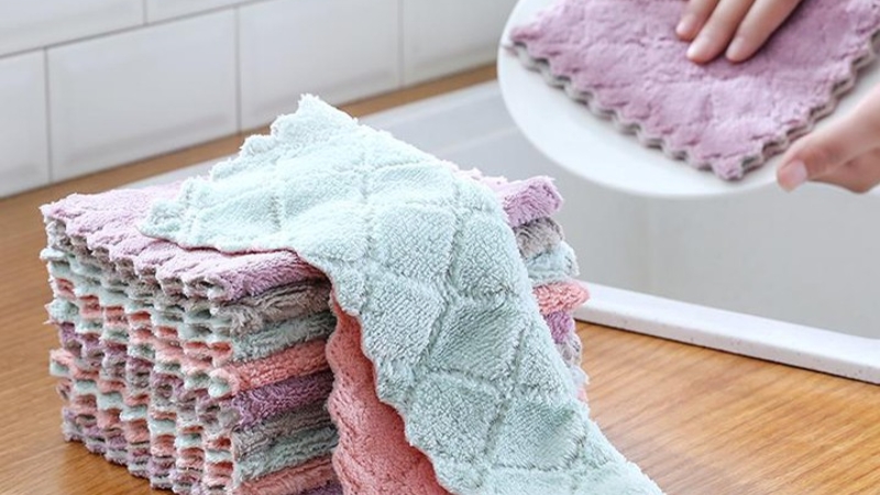 Khăn lau bếp c&oacute; khả năng thấm h&uacute;t tốt, ph&ugrave; hợp lau nước v&agrave; dầu mỡ