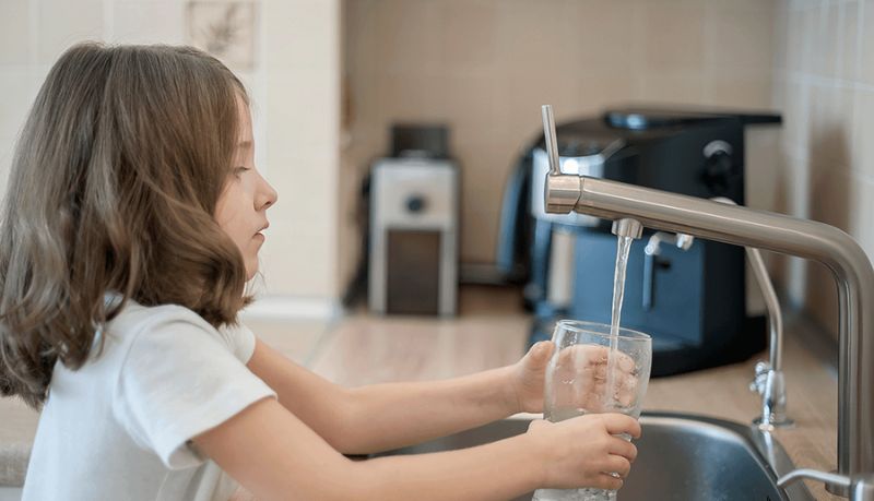 Sử dụng m&aacute;y lọc nước đ&uacute;ng c&aacute;ch gi&uacute;p đảm bảo an to&agrave;n v&agrave; bền l&acirc;u