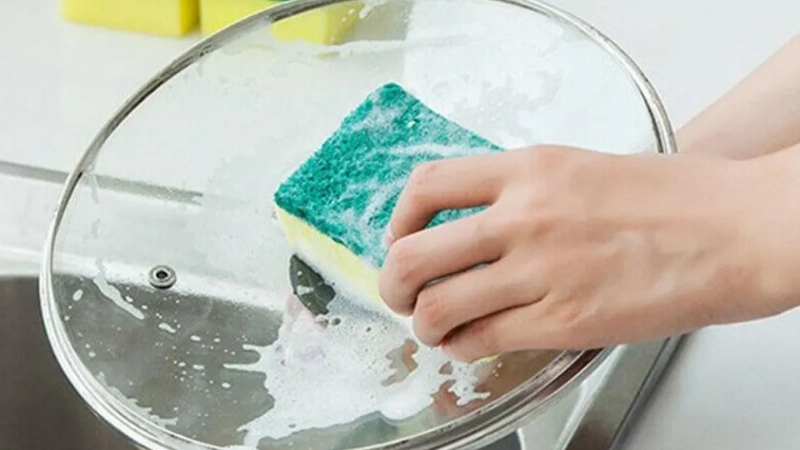 Miếng rửa ch&eacute;n, ch&agrave; nồi gi&uacute;p bảo vệ bề mặt dụng cụ, hạn chế trầy xước