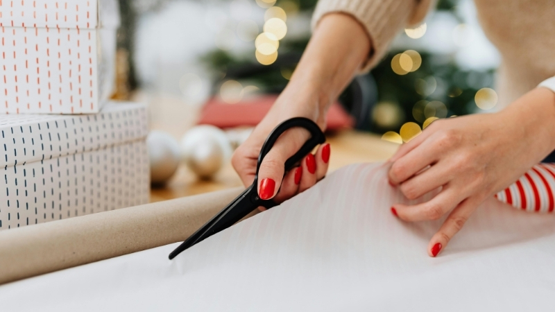 K&eacute;o văn ph&ograve;ng sắc b&eacute;n v&agrave; bền bỉ gi&uacute;p bạn cắt giấy dễ d&agrave;ng v&agrave; ch&iacute;nh x&aacute;c