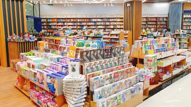 Chọn sách tô màu theo chủ đề yêu thích, độ chi tiết phù hợp, giấy dày đẹp và kích thước tiện dùng