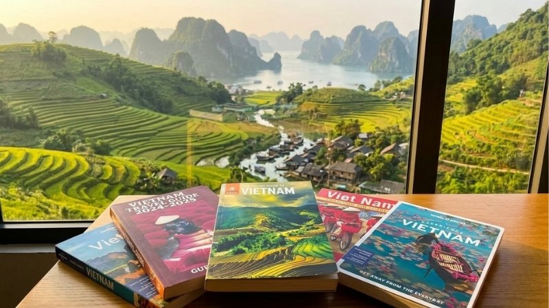 Nên ưu tiên các nhà xuất bản uy tín, kiểm tra mục lục và đọc đánh giá về độ thực tế