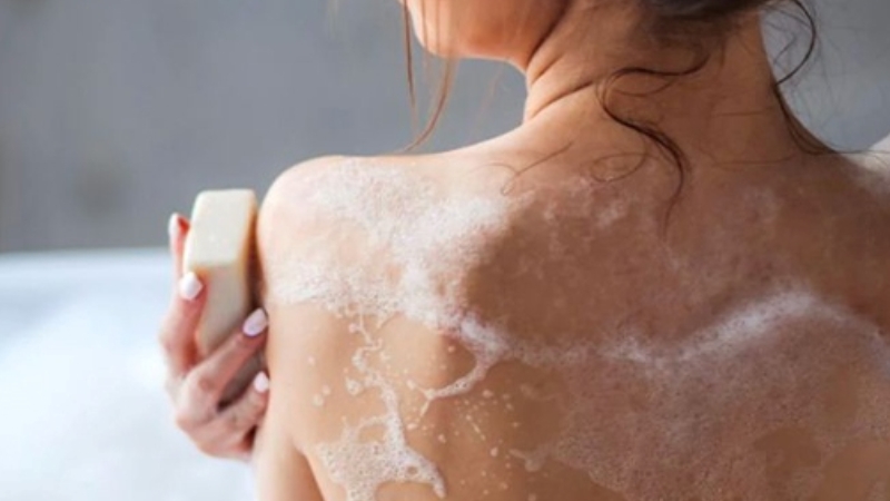 X&agrave; ph&ograve;ng tắm gi&uacute;p da mềm mại v&agrave; mịn m&agrave;ng