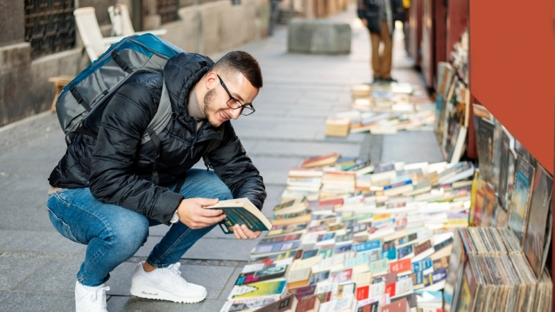 Chọn s&aacute;ch kinh tế vĩ m&ocirc; theo mục ti&ecirc;u, tr&igrave;nh độ v&agrave; t&aacute;c giả uy t&iacute;n để dễ hiểu, dễ &aacute;p dụng