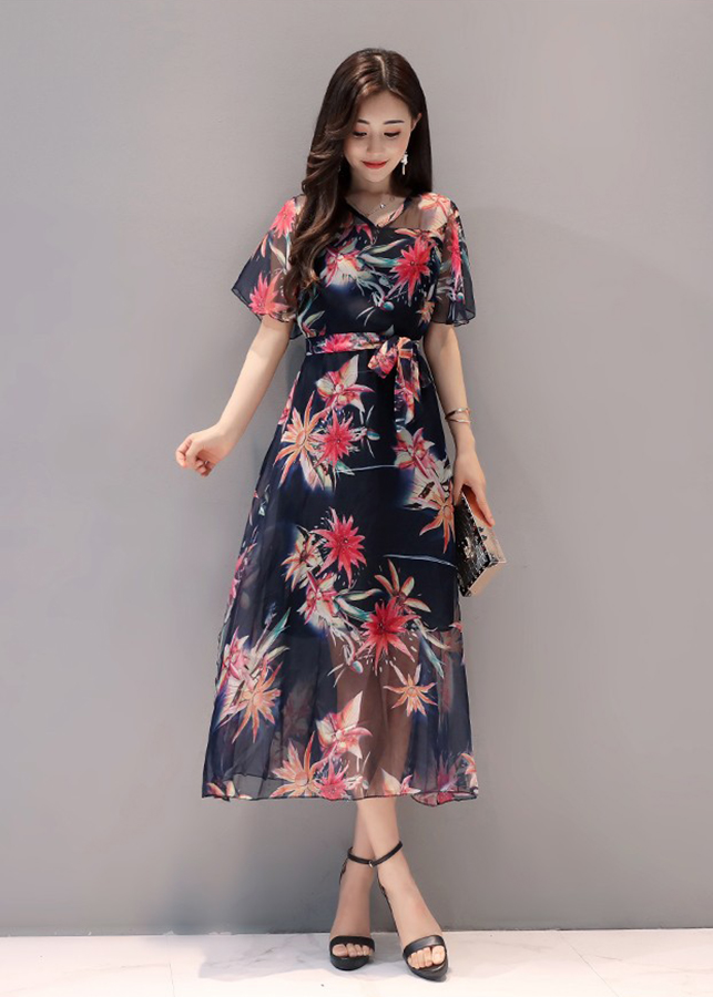 8630234941552,62_8052093,380000,tiki.vn,Dam-Maxi-Hoa-Tiet-Tay-Rong-3MX2132n-Size--62_8052093,Đầm Maxi Họa Tiết Tay Rộng 3MX2132
- (Size ) Đầm Maxi Họa Tiết Tay Rộng 3MX2132
- (Size )