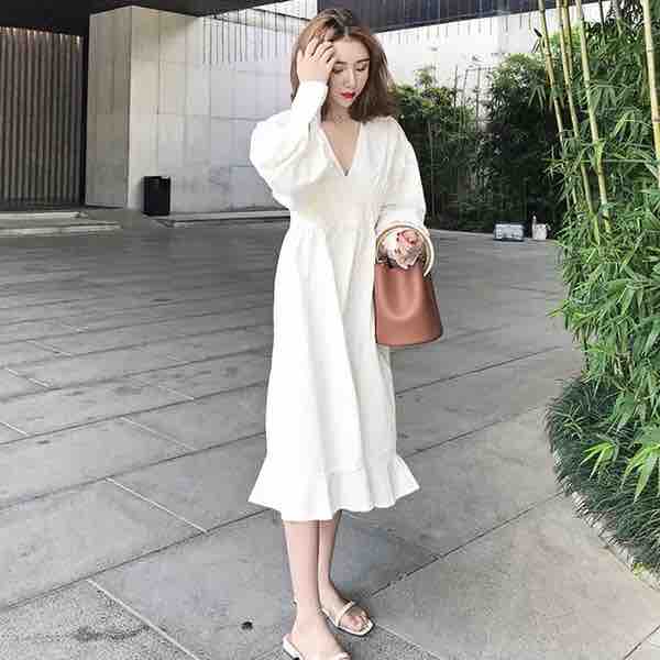 1458636 , 4906500101505 , 62_13305048 , 545000 , Vay-trang-co-V-tay-dai-duoi-ca-free-size-62_13305048 , tiki.vn , Váy trắng cổ V tay dài đuôi cá -free size Váy trắng cổ V tay dài đuôi cá -free size