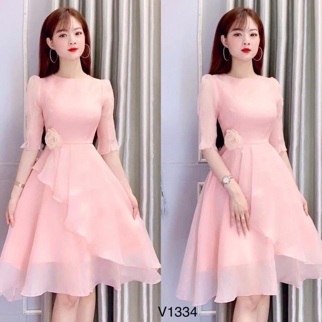 Đầm voan xếp tầng cài trâm xinh lung linh