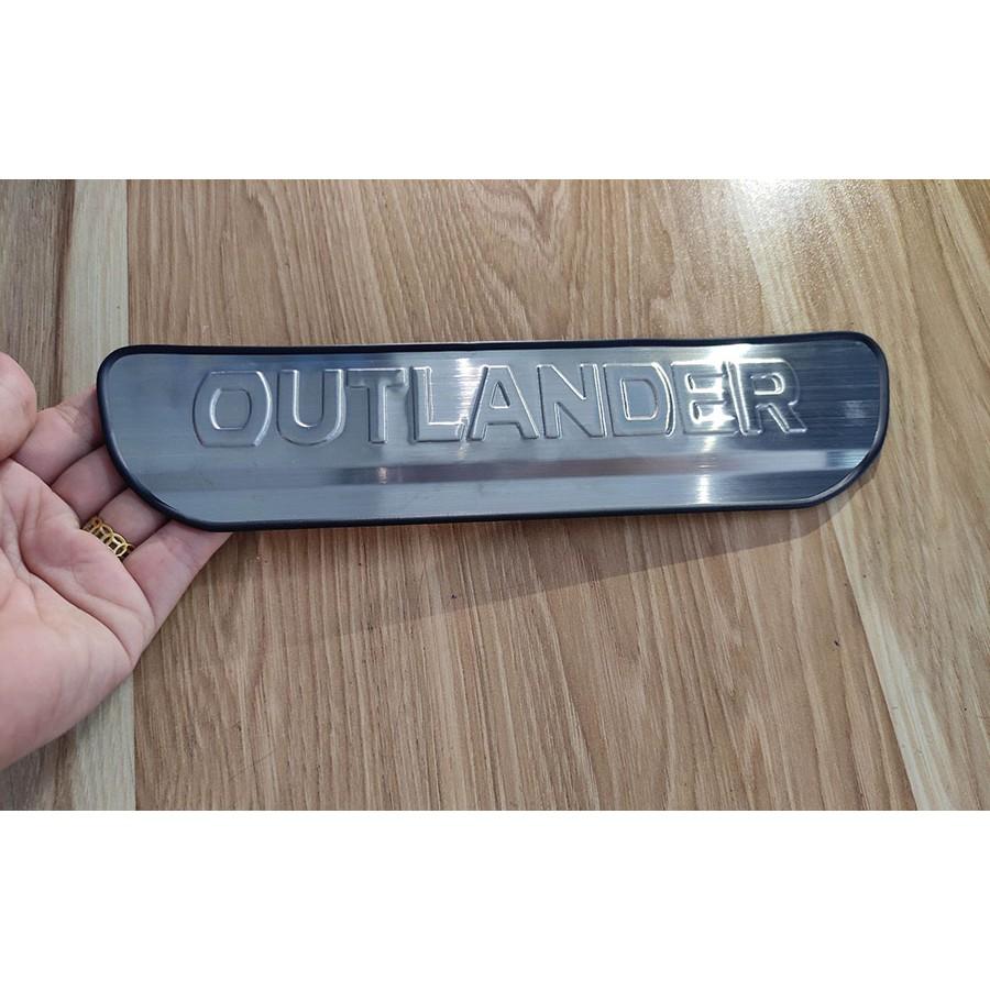 Bộ ốp bậc trong và ngoài  dành cho xe Outlander 2018-2019 2020 mẫu INOX