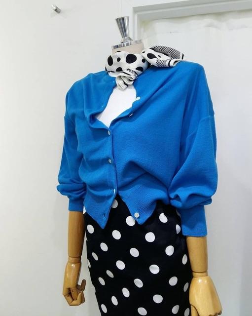Khăn turban lụa vuông cao cấp choàng cổ size 70x70cm thanh lịch đa năng dùng làm áo yếm in hình chấm bi to