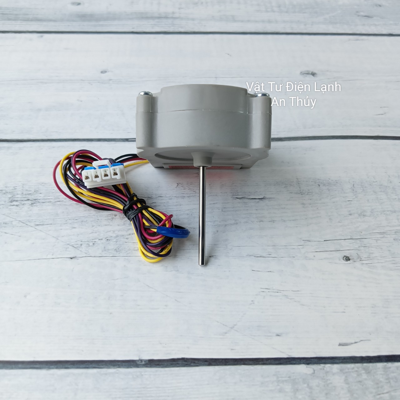 Quạt tủ lạnh sứ LG 12V 4 dây tai thỏ