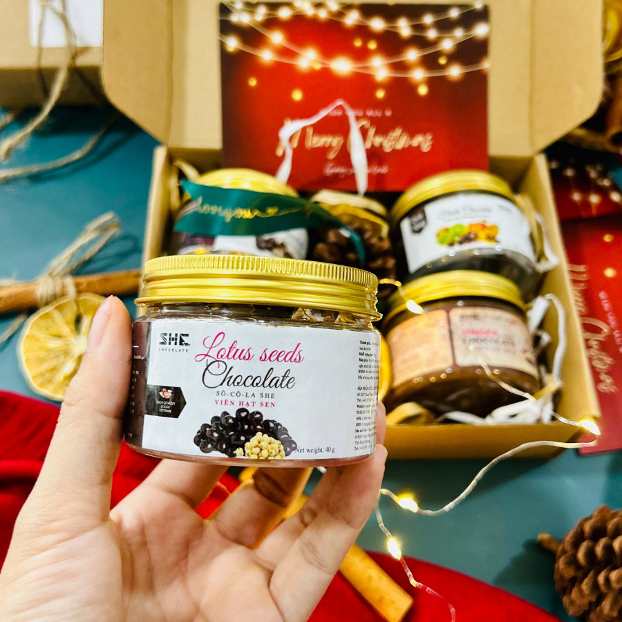 Quà tặng Giáng sinh, Noel - SHE Chocolate. Socola, nơ Xanh lá, thiệp Giáng sinh. Quà tặng đặc biệt