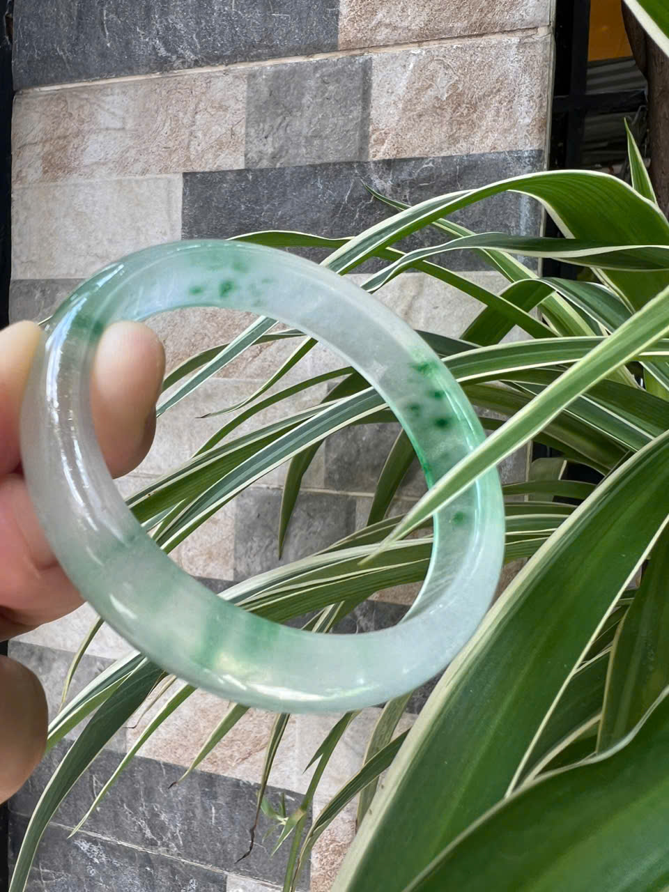 Vòng Tay Nữ Bản Hẹ Đá Mã Não DuLong Trắng Trong Xanh Rong Biển Nhẹ Bóng Đẹp Ni 54mm Cao 12mm Dầy 7mm Món quà tặng Nữ 50kg - 55kg đeo tay xinh rẻ đẹp ý nghĩa ạ