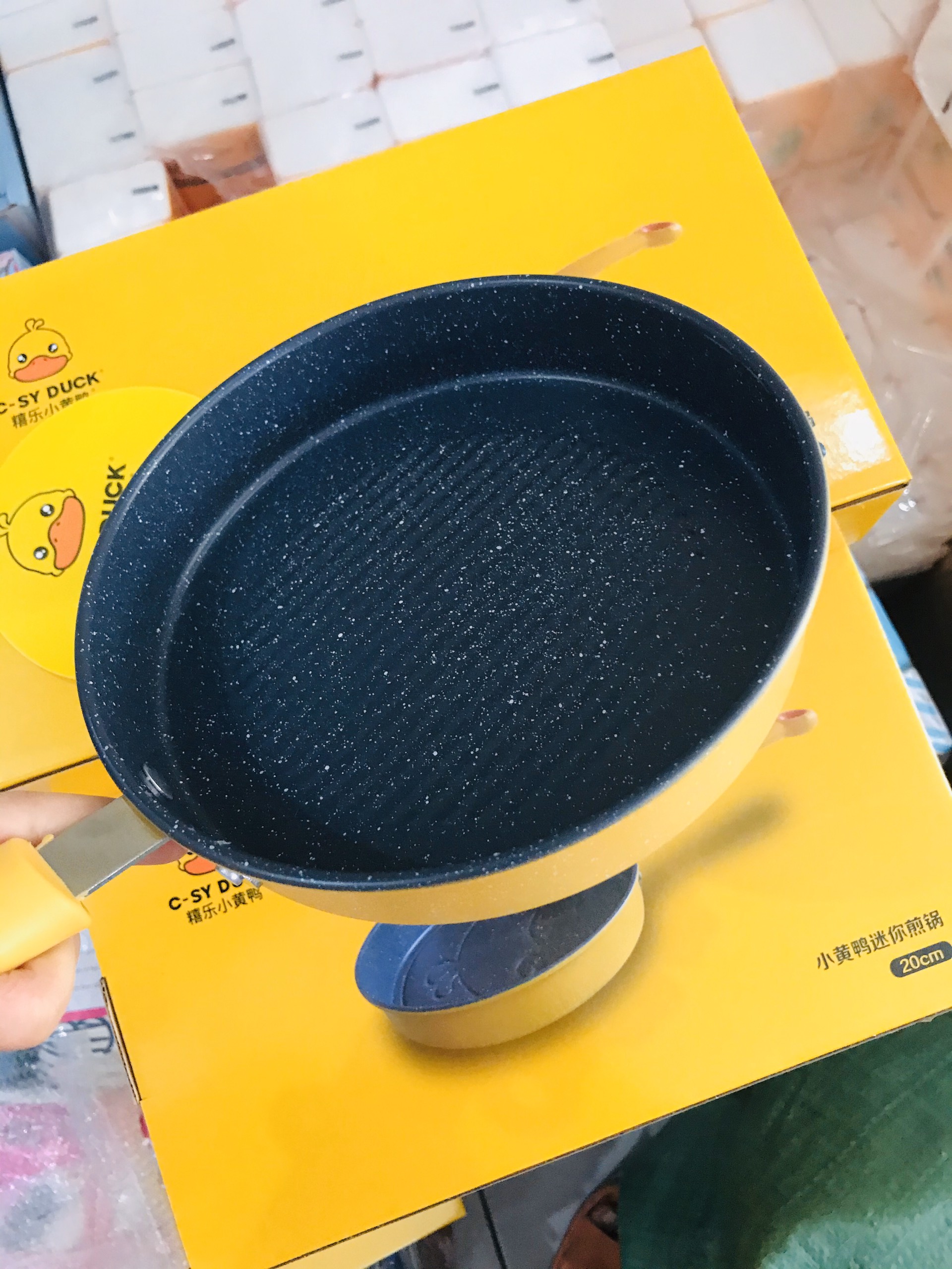 CHẢO NẤU ĂN ĐA NĂNG CHO GIA ĐÌNH - CHẢO VỊT VÀNG MINI SIZE 20CM TAY CẦM CHỐNG NÓNG, THIẾT KẾ NHỎ GỌN GIÚP BẠN DỄ DÀNG CHẾ BIẾN CÁC MÓN ĂN, DỄ VỆ SINH SAU KHI DÙNG