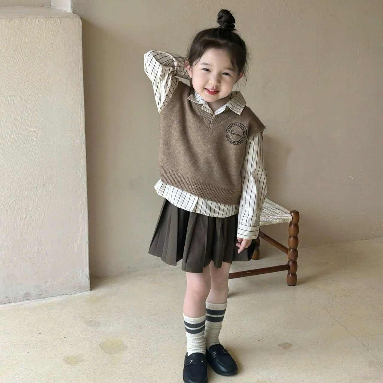 Set chân váy và áo sơ mi kèm áo gile bé gái mẫu mới siêu xinh